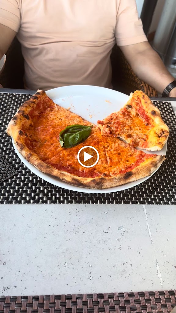 Encanto Pizzeria — Videos
