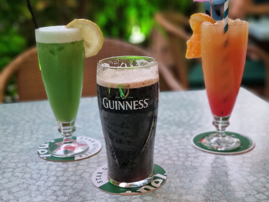 O'Malley's Irish Pub — Comida y bebida