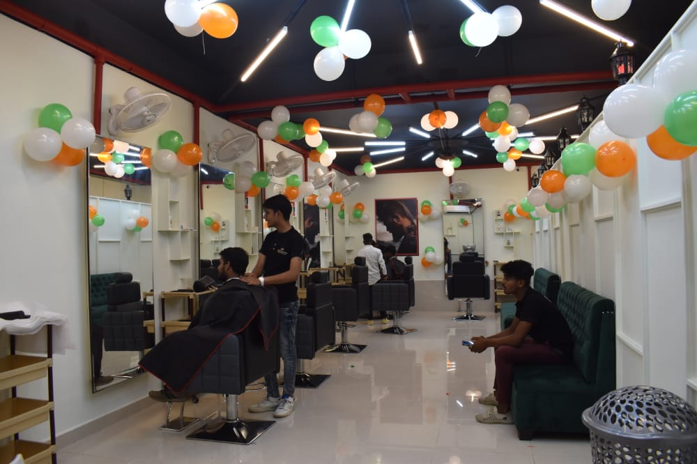 Absolute Makeover Unisex Salon And Academy