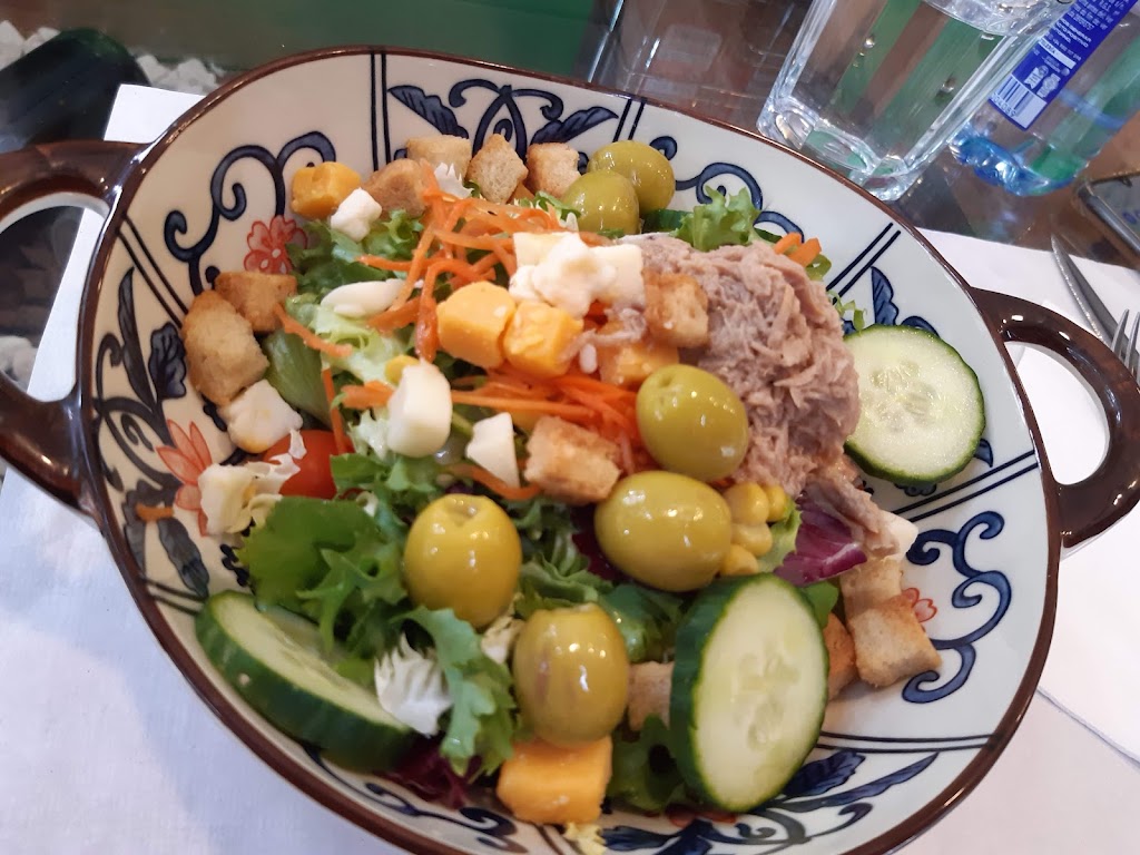 La Cantonada de les Barriques — Comida y bebida