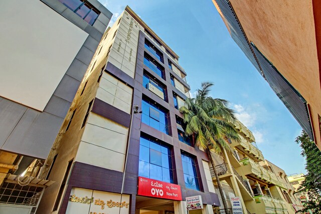Oyo 76570 New Fort Premium