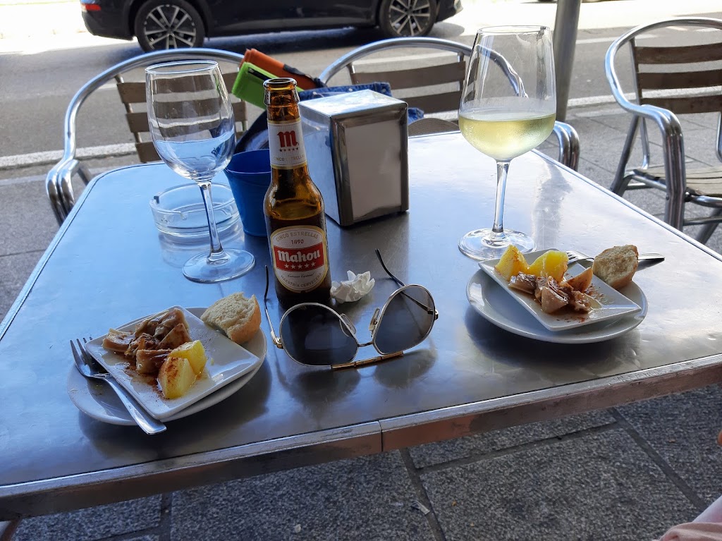 Cafe-Bar Bossanova — Comida y bebida