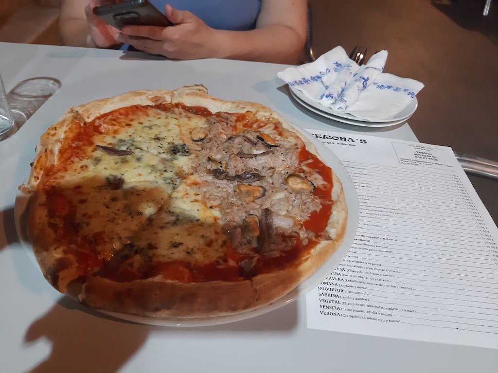 Pizzeria Veronas — Comida y bebida