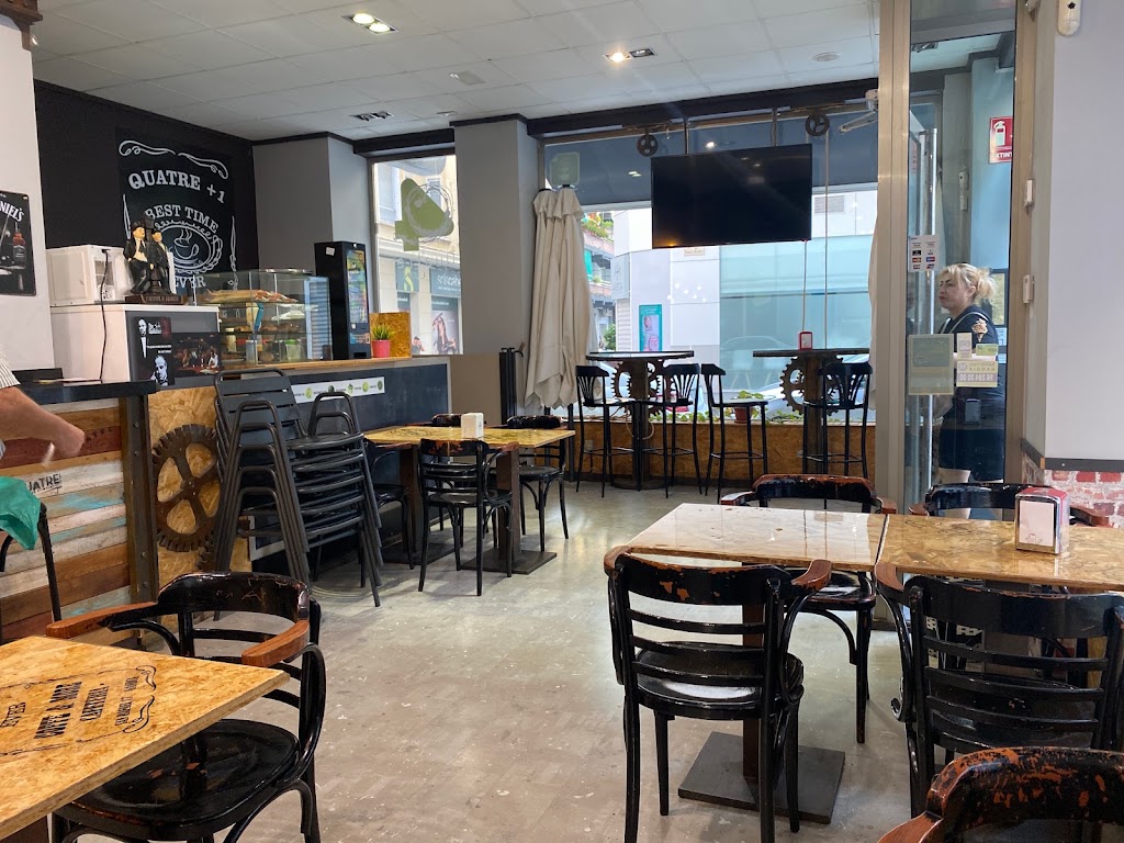 QUATRE+1 CAFE GANDIA — Ambiente