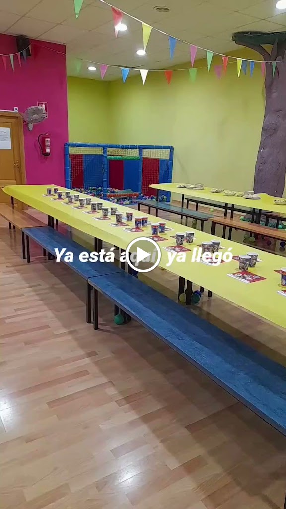Parque de bolas restaurante Pitti Parc — Videos