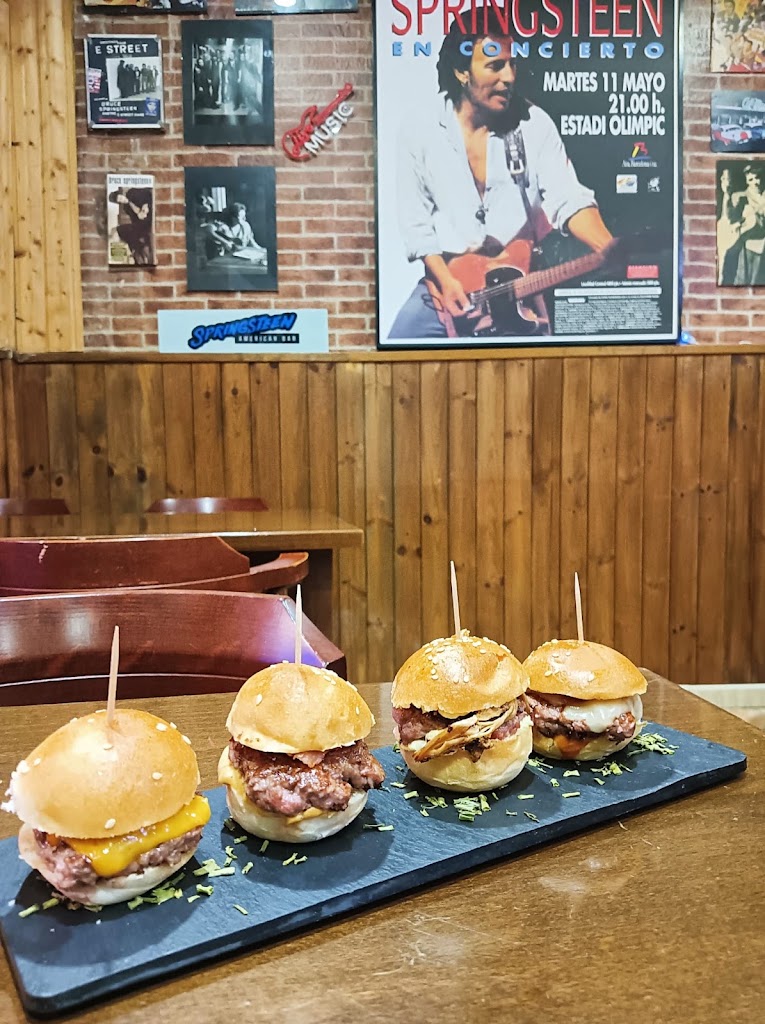 Springsteen American Bar — Comida y bebida