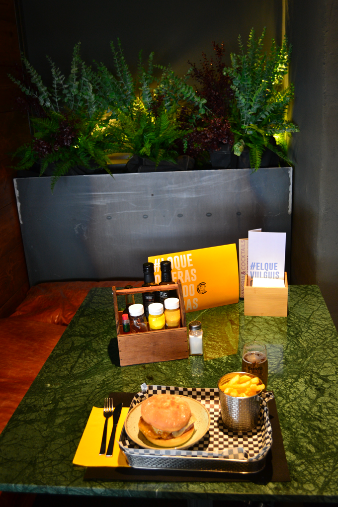 CROAK'S Roses — Comida y bebida