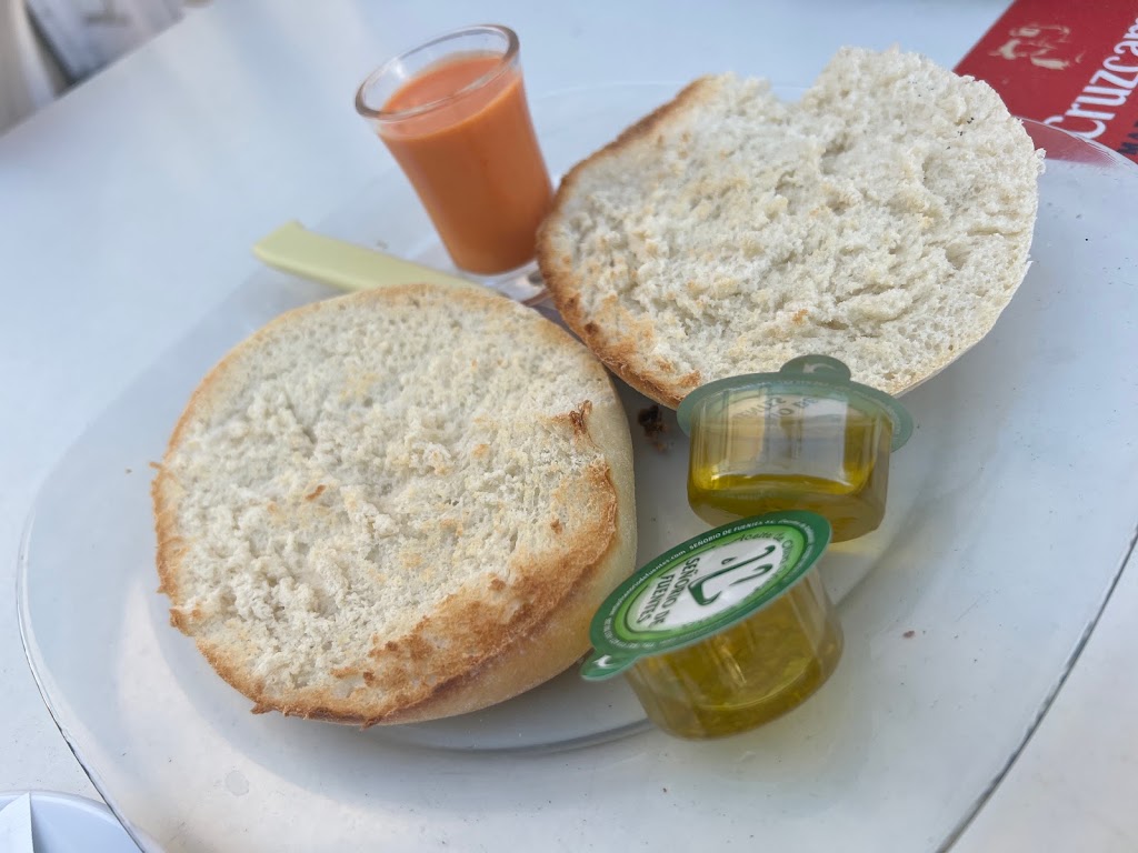 Bar restaurante La Noria — Comida y bebida
