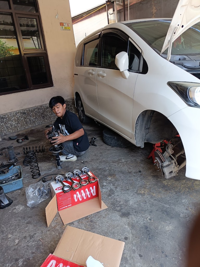 BENGKEL MOBIL 123 BANDUNG ( HOME SERVICE - SERVICE ECU )