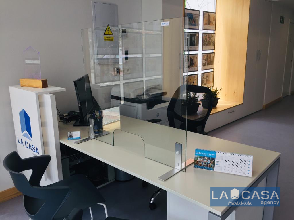 La Casa Agency Fuenlabrada — Interior