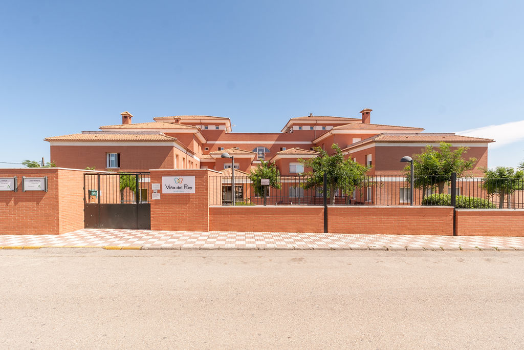 Seniors Vina del Rey | Residencia para mayores La Carolina Jaen — Exterior
