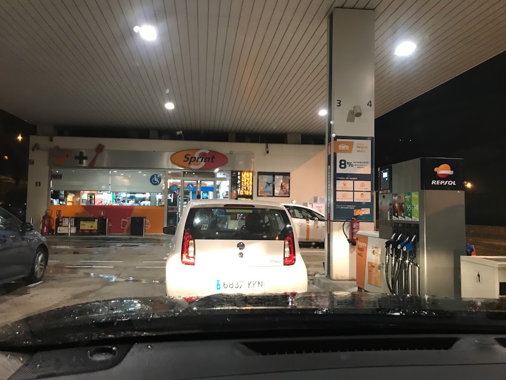 Estacion de Servicio Repsol — Surtidor de combustible