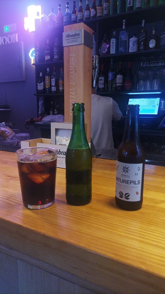 BAR NOON — Comida y bebida