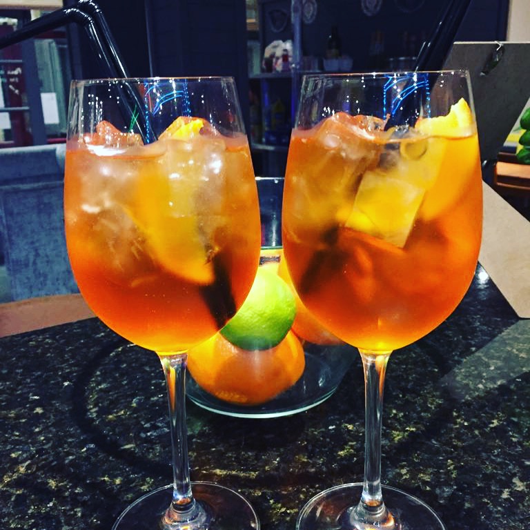 aperol spritz drink
