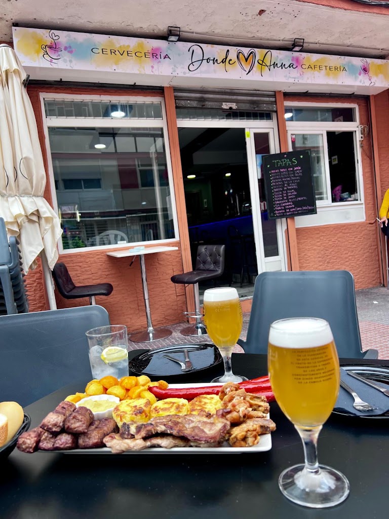 Bar cafeteria Donde Anna — Comida y bebida