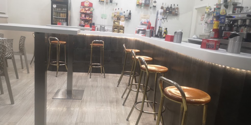 CASTILLO CAFE&BAR — Ambiente