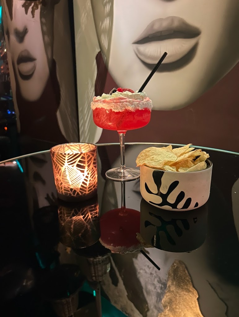 The Dutchess Sitges — Comida y bebida