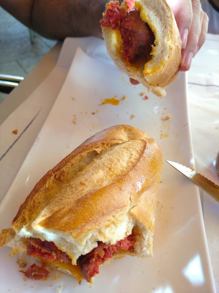 Bar Bocatas — Comida y bebida