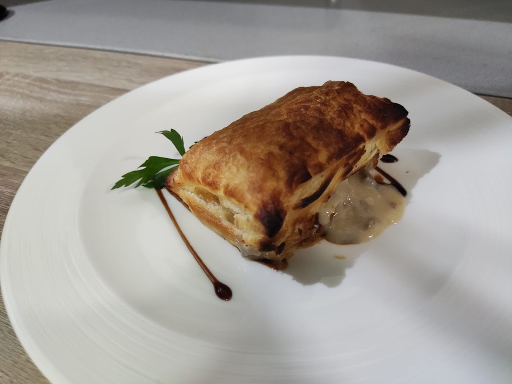 Restaurante FJ Dems — Comida y bebida