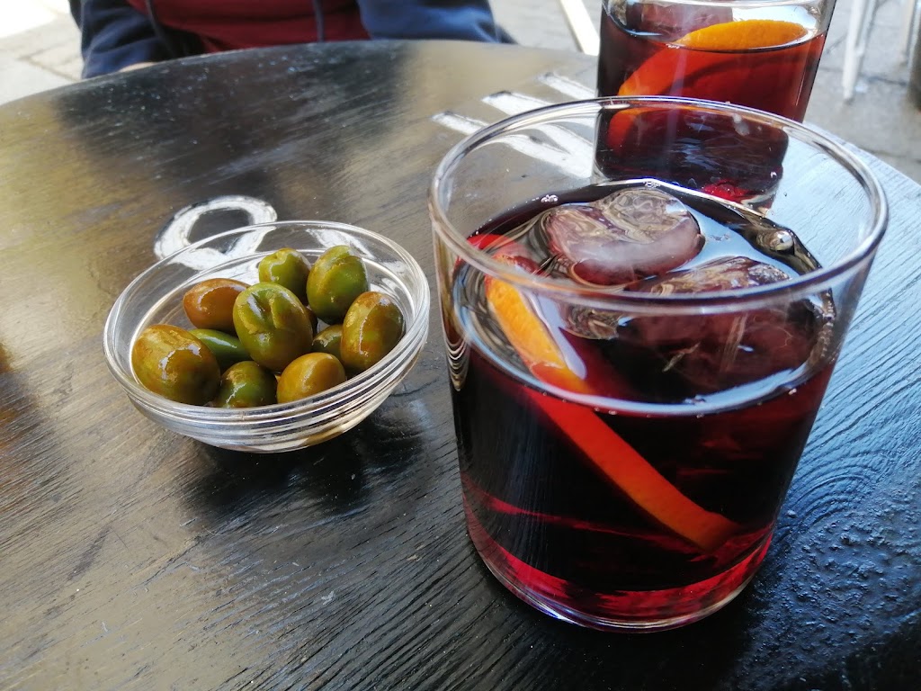 Black&White — Comida y bebida