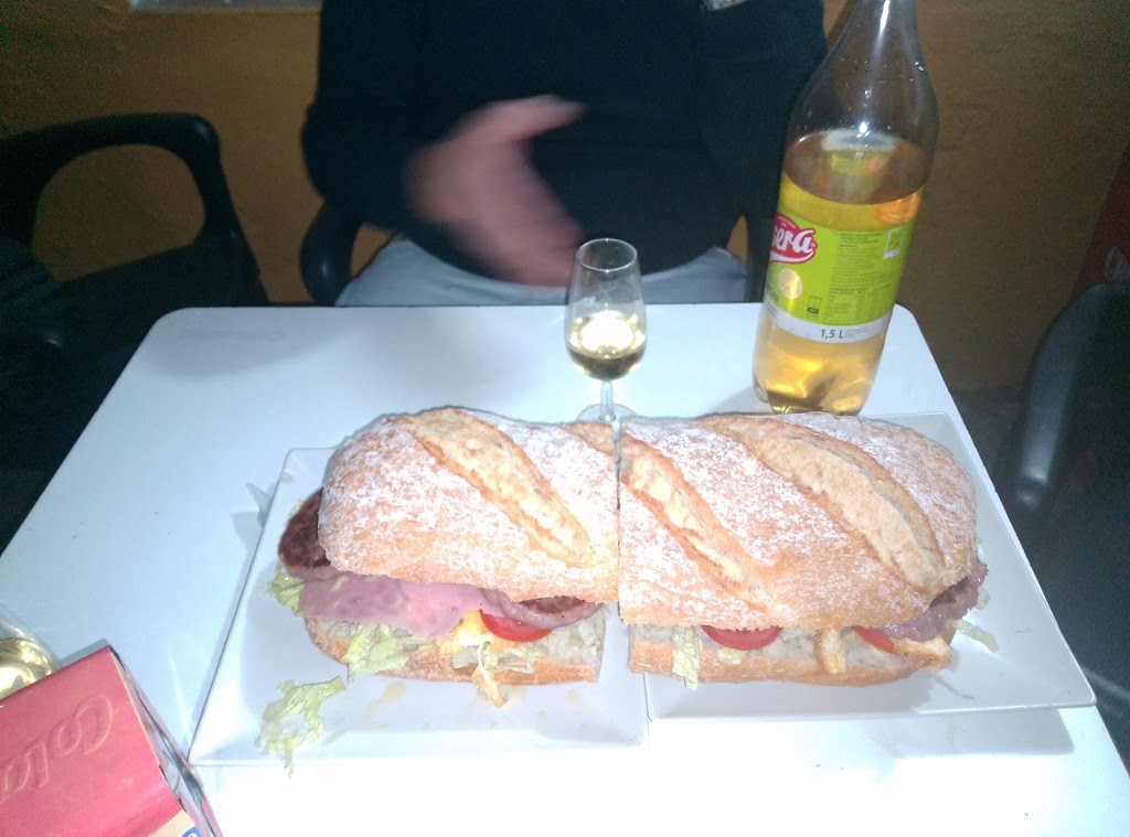 Bar - Cafeteria Antonio - Especialidad en Desayunos — Comida y bebida