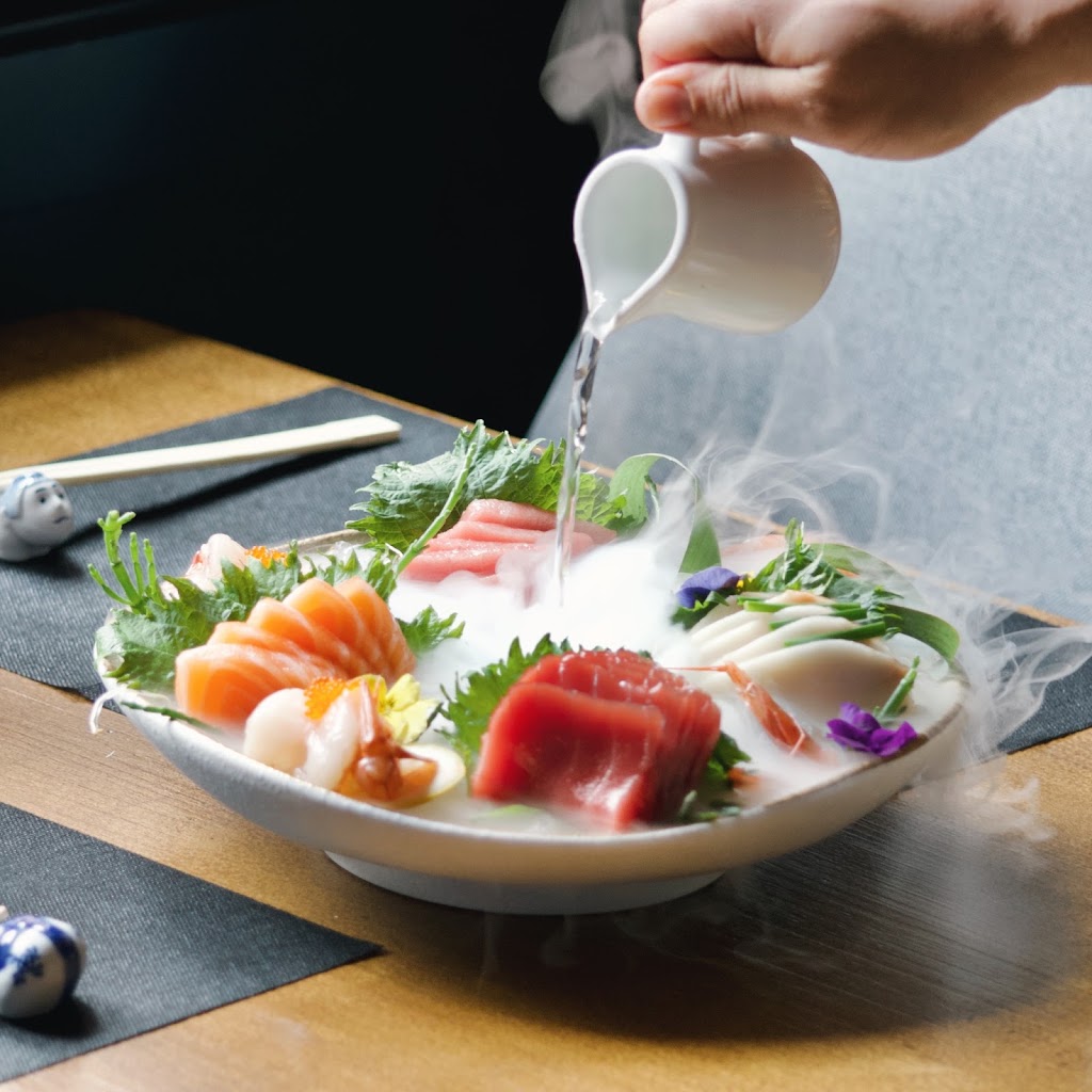 Hikari Japanese Cuisine — Comida y bebida