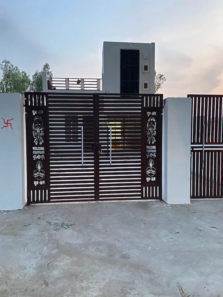 Oyo 812570 Royel Guest House