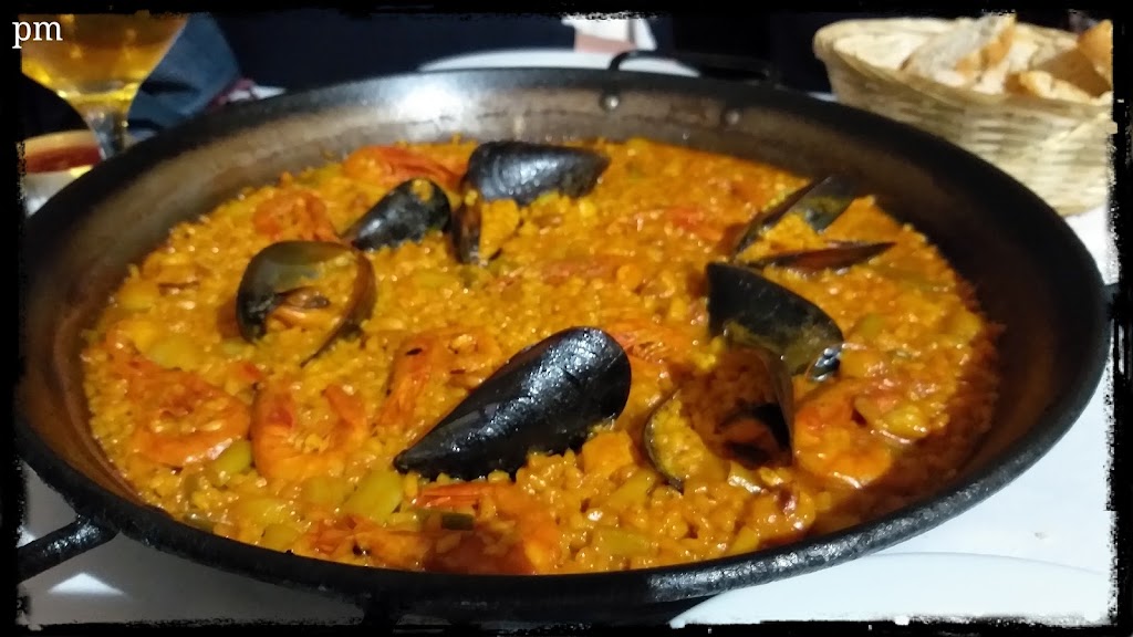 Bar Moncada (Jose y Sunsi) — Comida y bebida