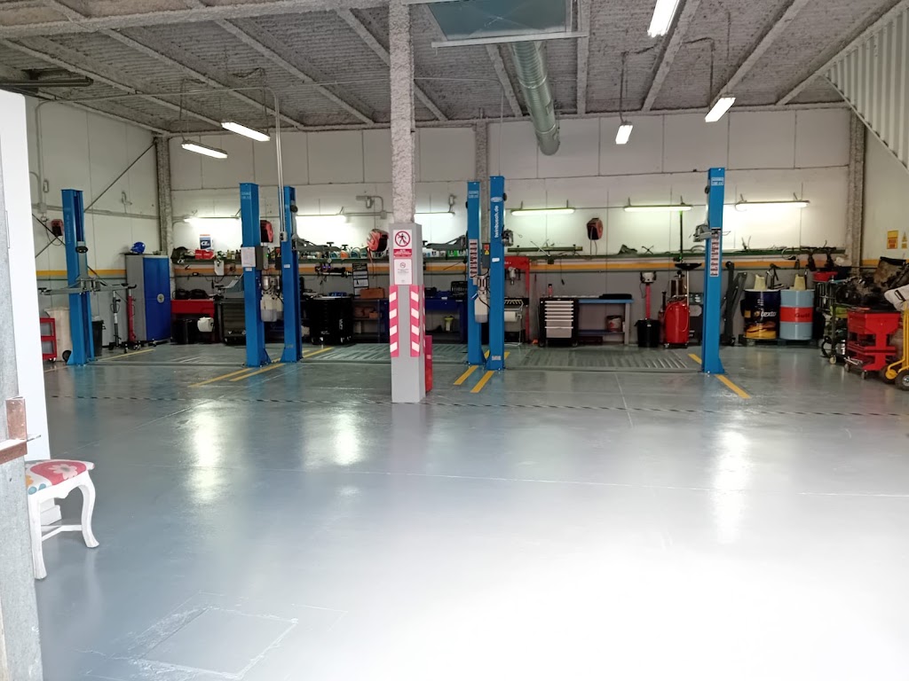 Garage77 Mecanica Rapida — Interior