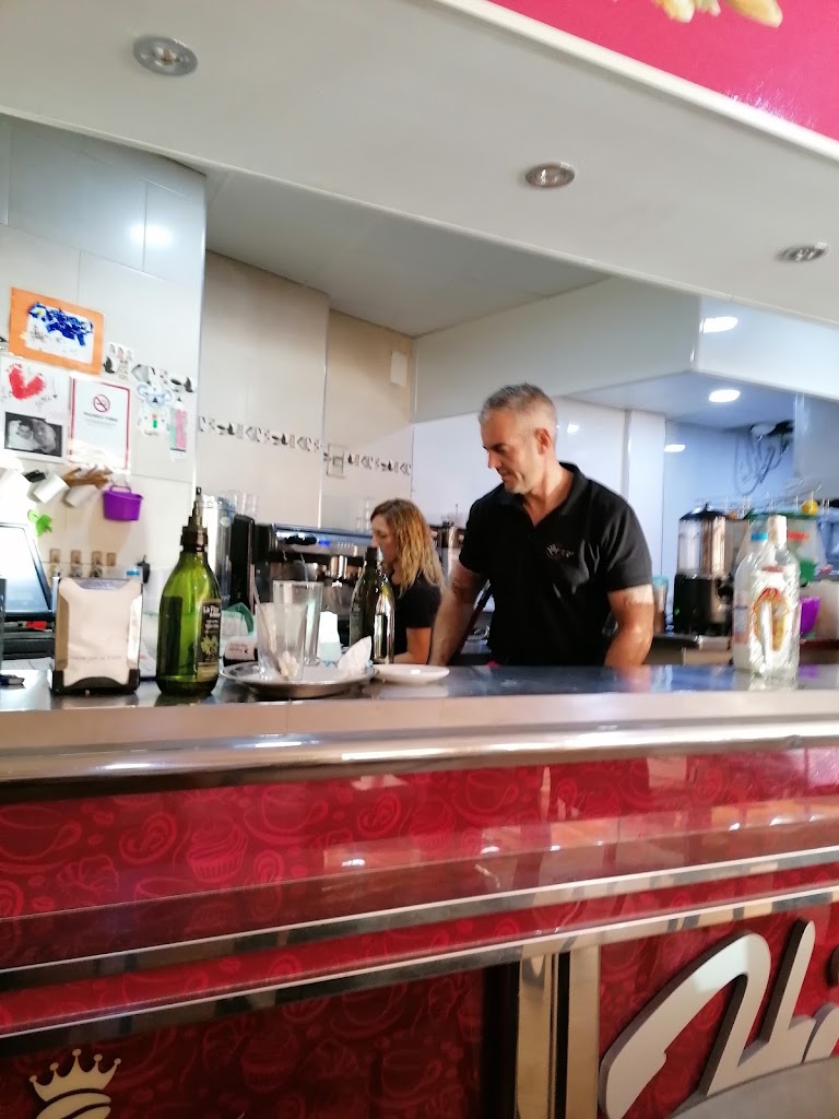 Cafeteria Churreria Hidalbe — Ambiente