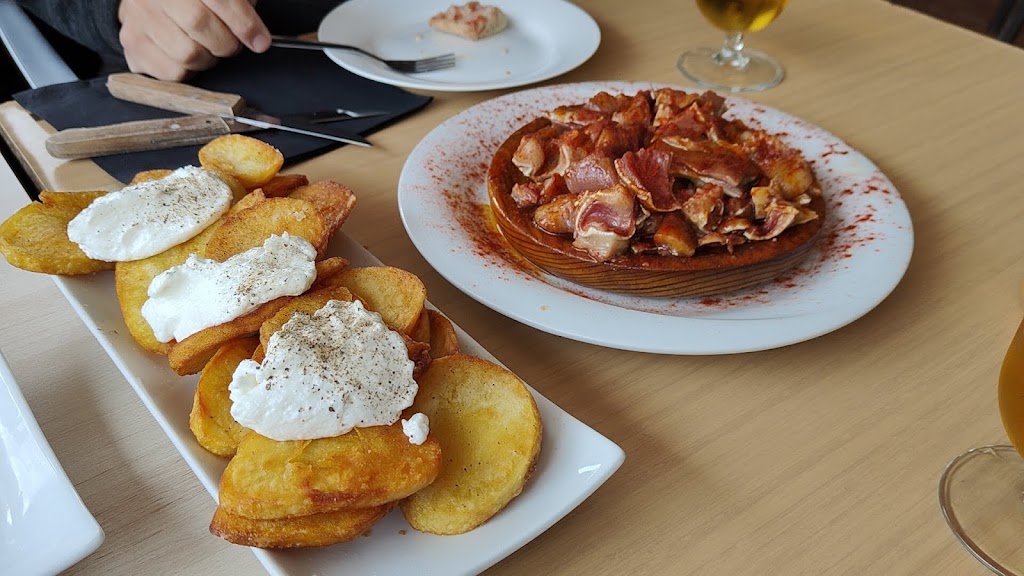 Mas Q Tapas — Comida y bebida