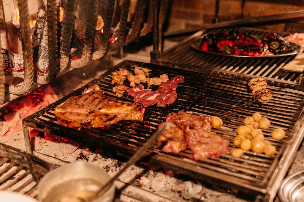 El Novillo Precoz — Comida y bebida