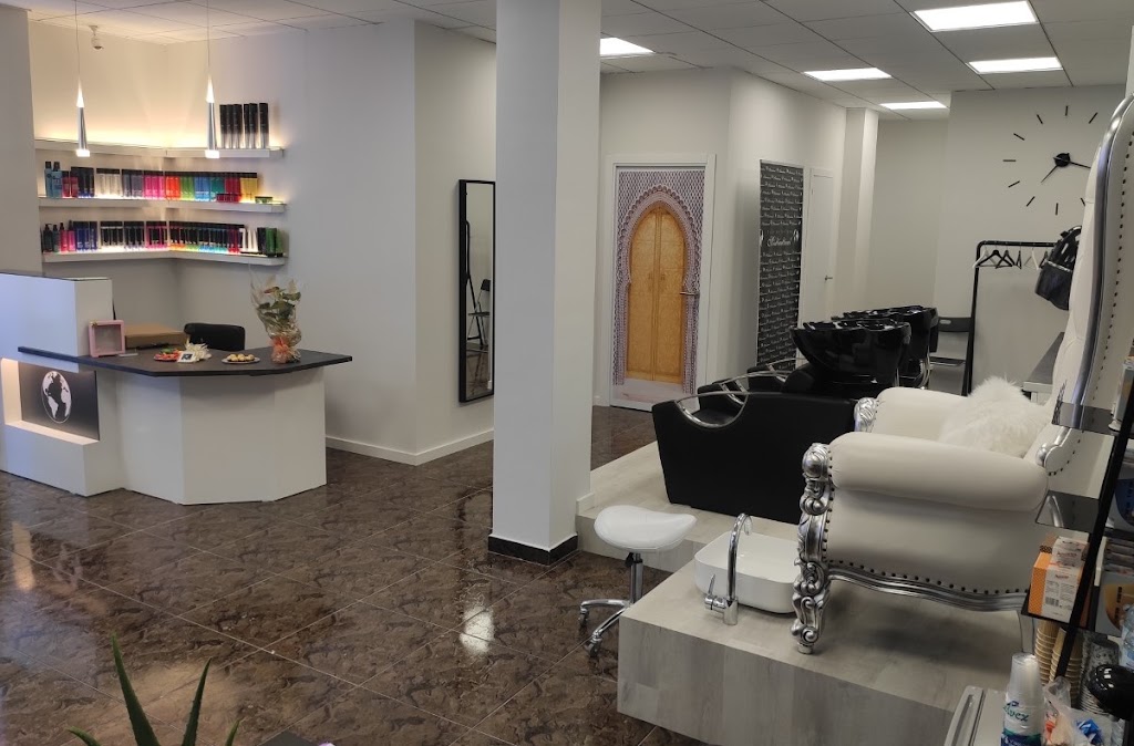 Salon Multicultural — Interior