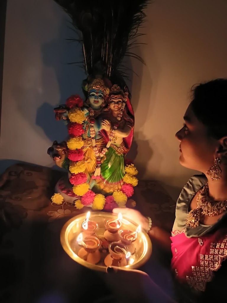 S M Beauty Parlour Bridal Makeovers Training Centre 1Gram Jewels Emporiums Uppada Sarees Collection