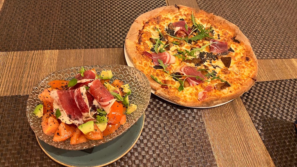 Restaurante La Nueva Italiana — Comida y bebida