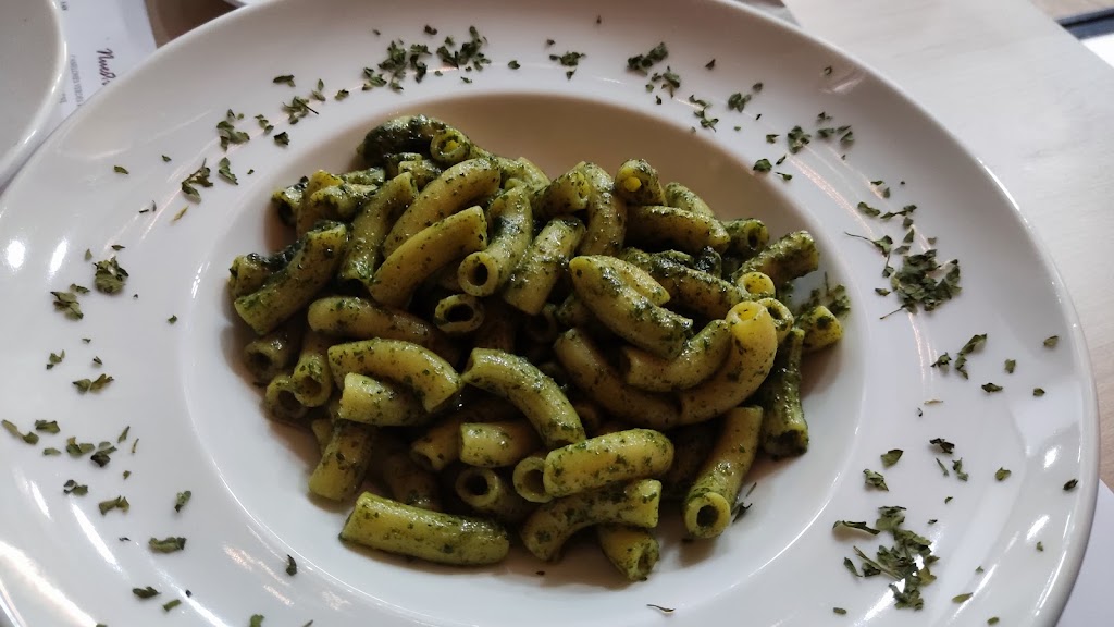 Pizzeria Vesubio Estepona — Comida y bebida