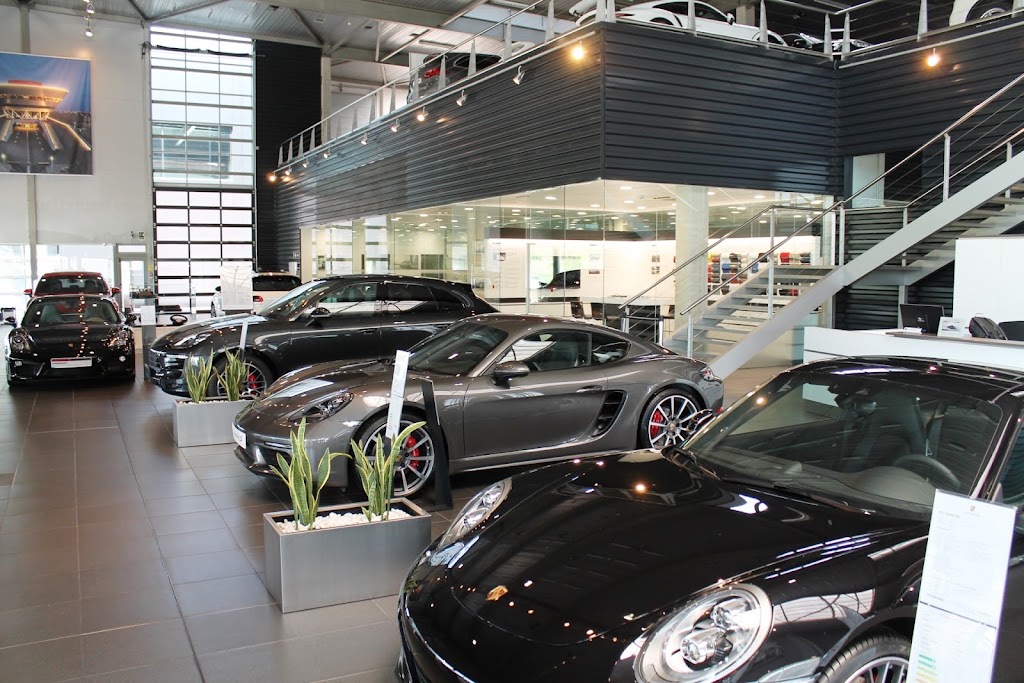 Centre Porsche Girona — Interior