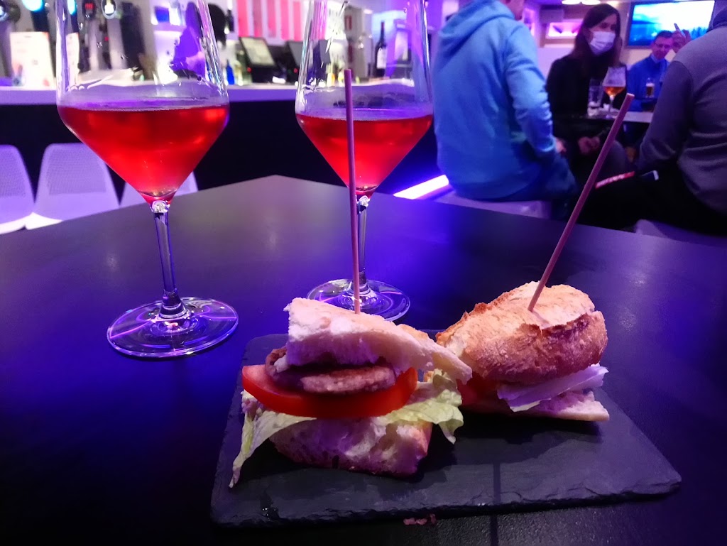 SAGARRA Gastro Pub — Bar