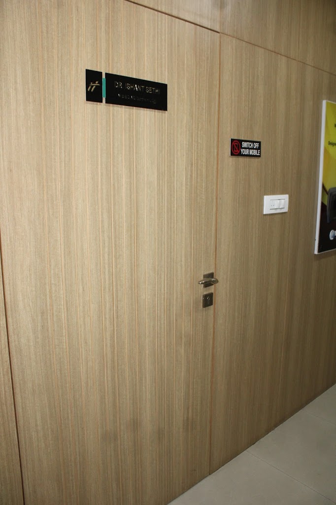 Dr Ishant Sethi Best Eye Specialist Best Cataract Surgeon Best Lasik Surgeon In Surat