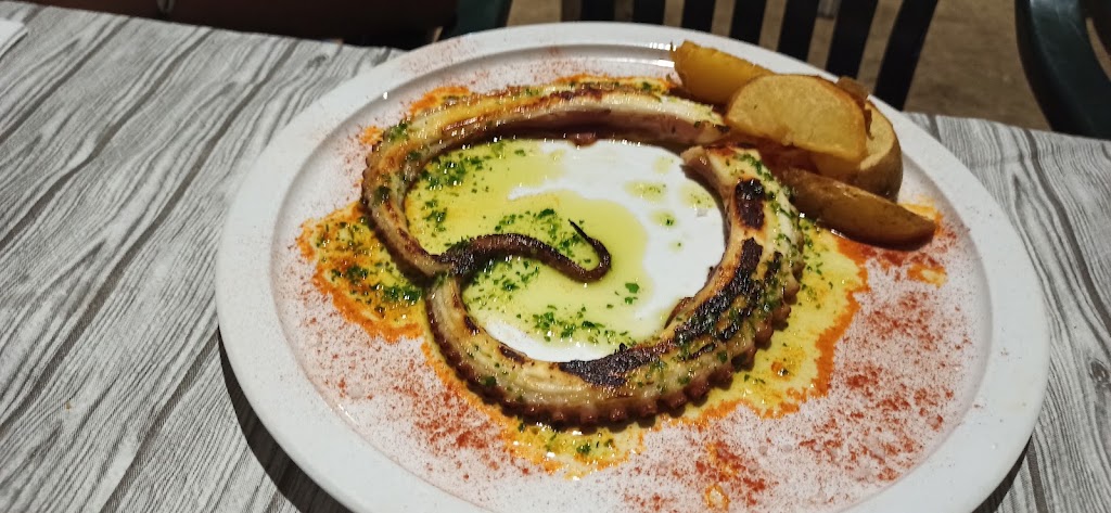 Cocos Bar — Comida y bebida