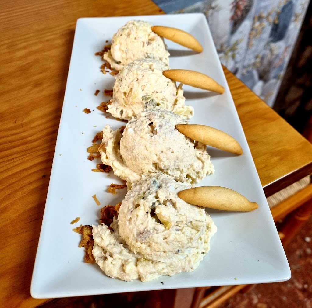 Bar Cafeteria El Gallo De Oro — Comida y bebida
