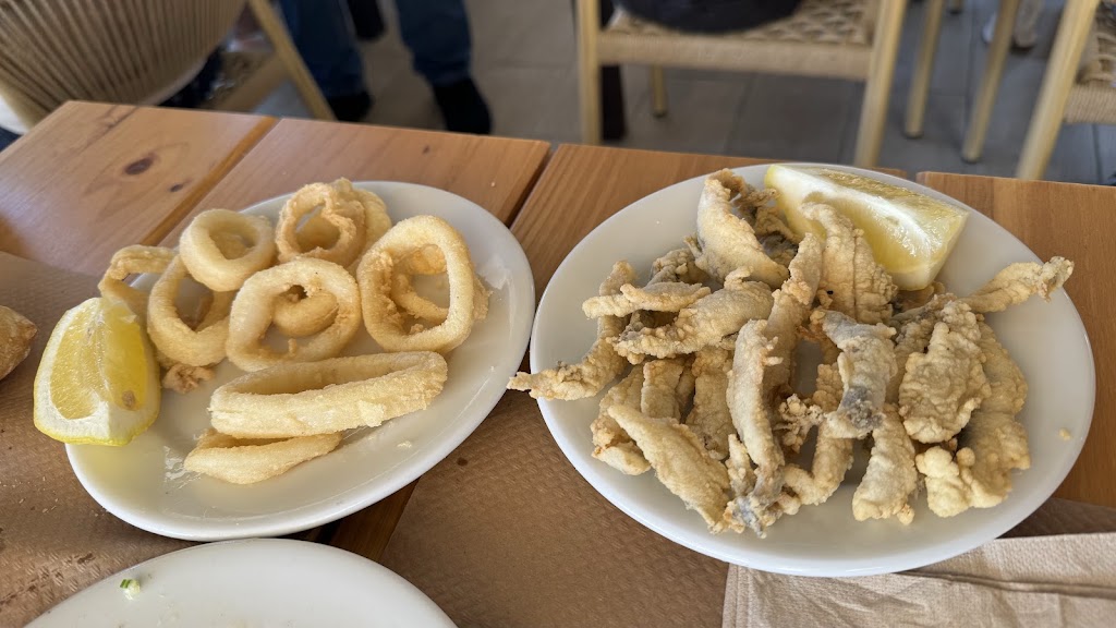 Chiringuito El Boqueron — Comida y bebida