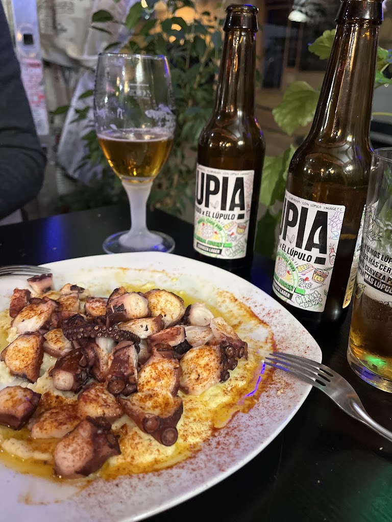 Cafeteria Moraleja — Comida y bebida