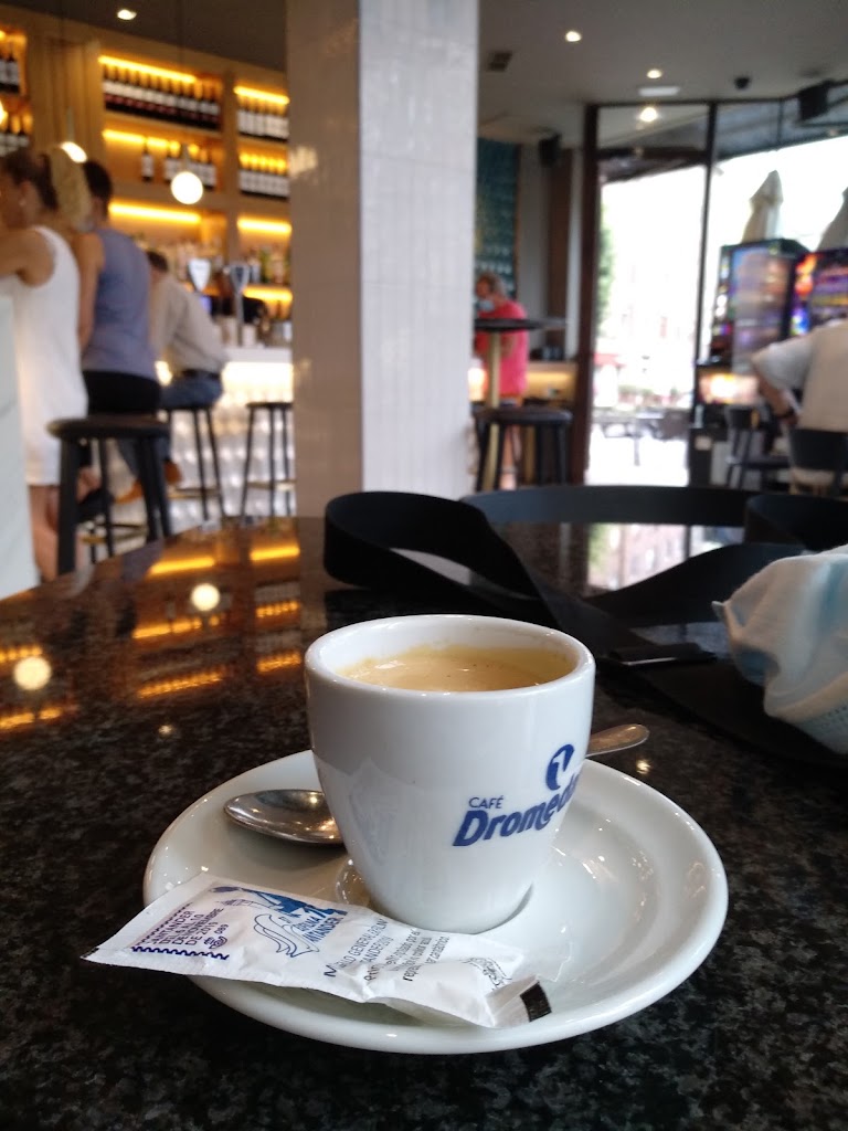 Bar Bremen — Comida y bebida