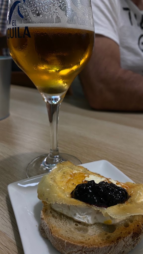 Bar Siglo XX — Comida y bebida