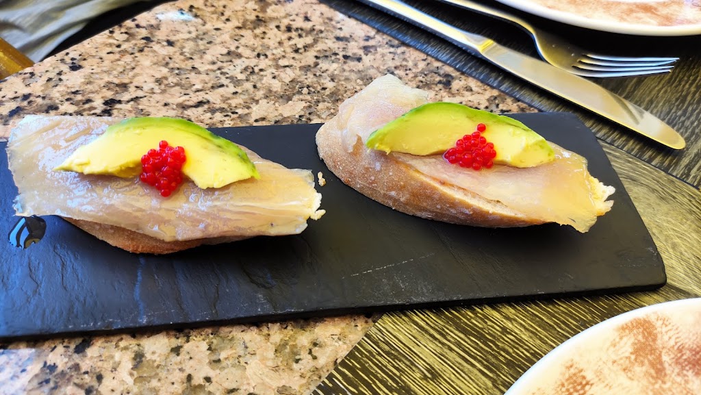 La Tasquita de Tono — Comida y bebida