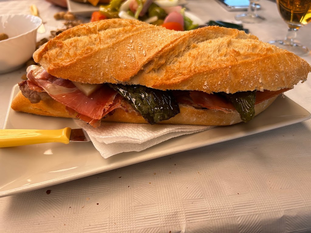 Ca Angel — Comida y bebida