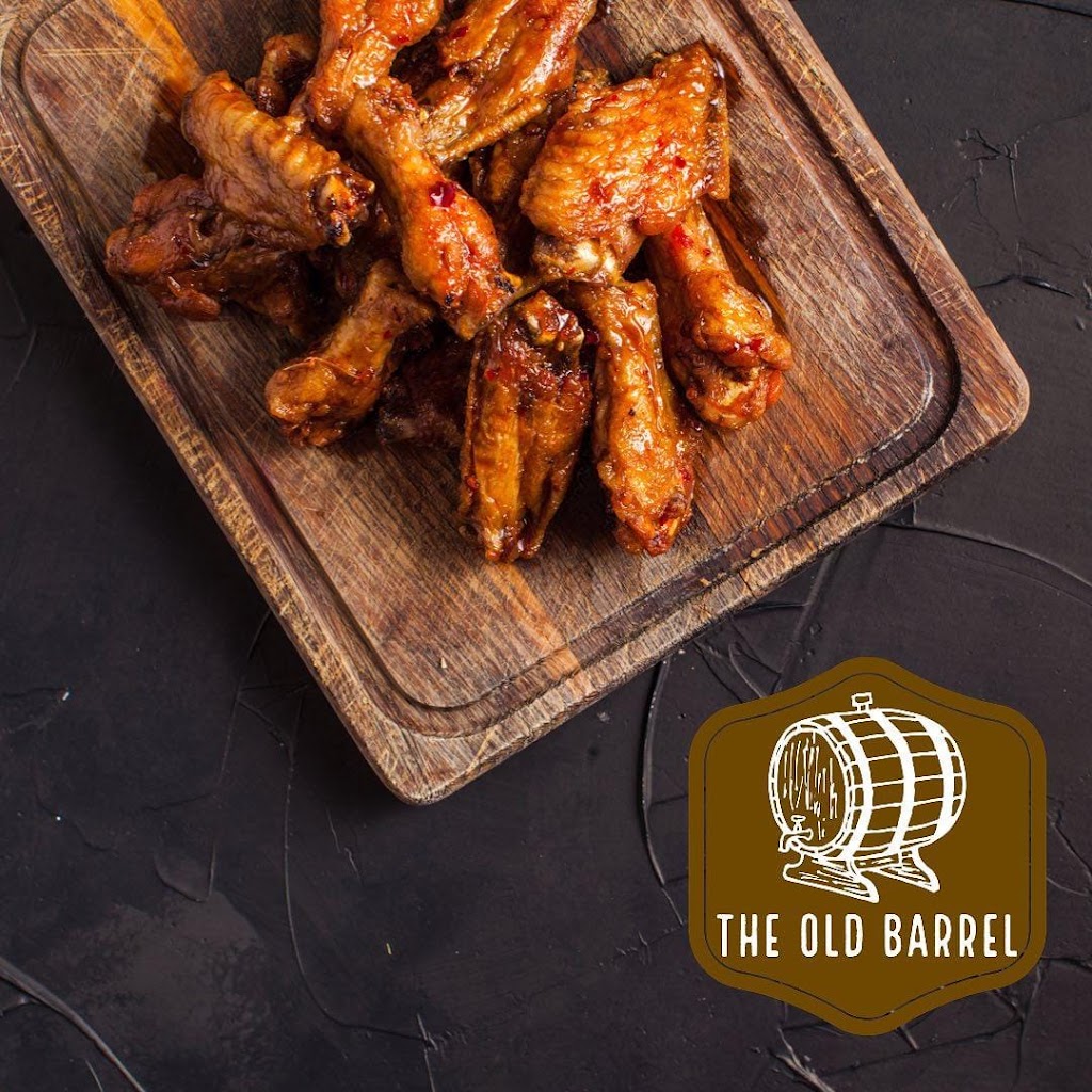 The Old Barrel — Comida y bebida