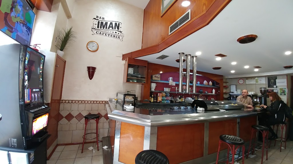 Bar Iman Cafeteria — Ambiente