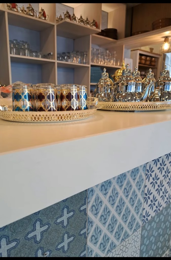 3 HERMANOS CAFETERIA * RESTAURANTE